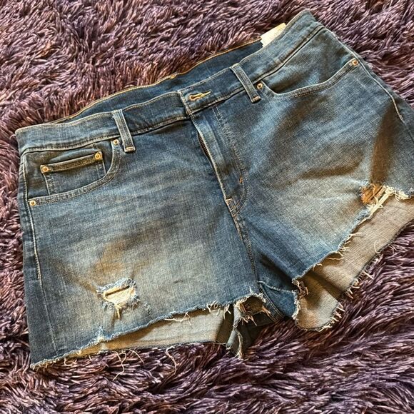 Levis distressed shorts - Picture 1 of 8